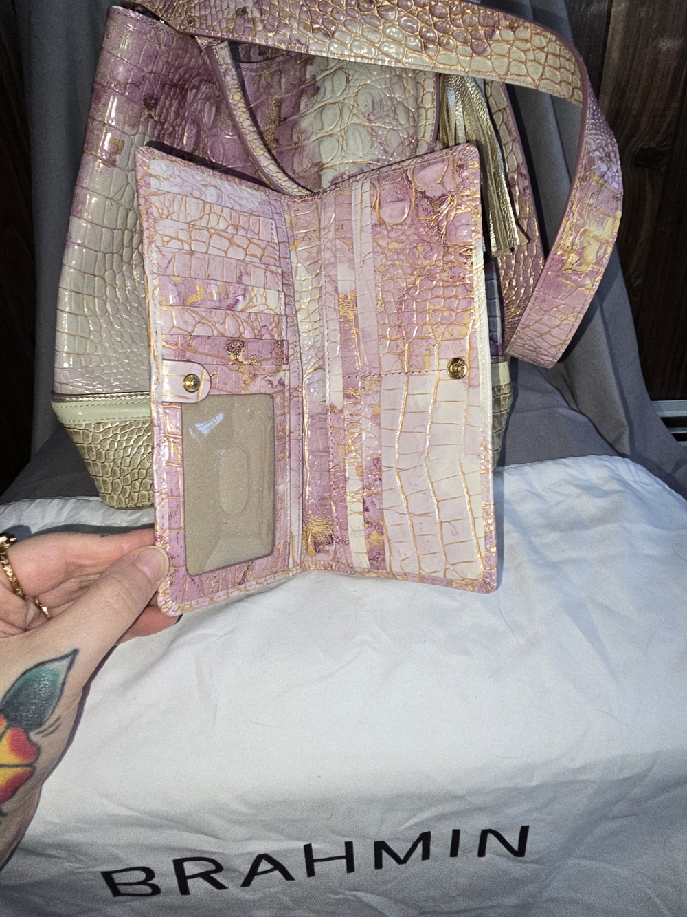 Brahmin Pink Cream Croc-Embossed Leather Bucket Bag & Wallet - Picture 2 of 9